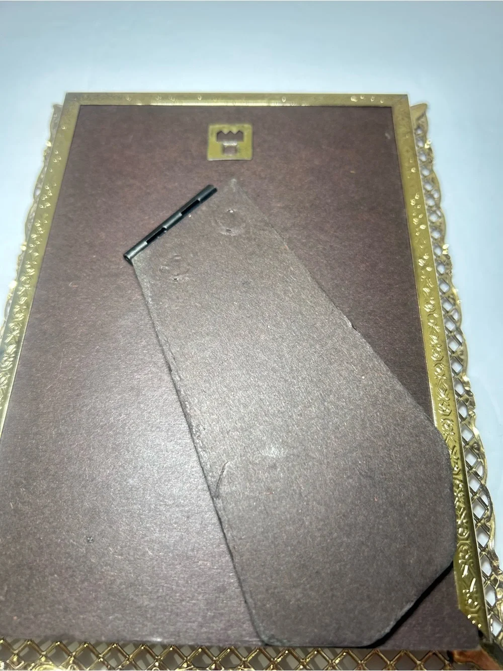 Vintage Regal 5x7 Gold-Finish Metal Picture Rectangular Free Stand or Hang NEW